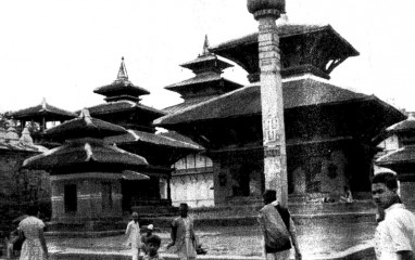 Tempel auf den offenen Plätzen Kathmandus. Ihre Bauweise wirkt chinesisch beeinflusst, was die Bewohner jedoch bestreiten Dach der Welt